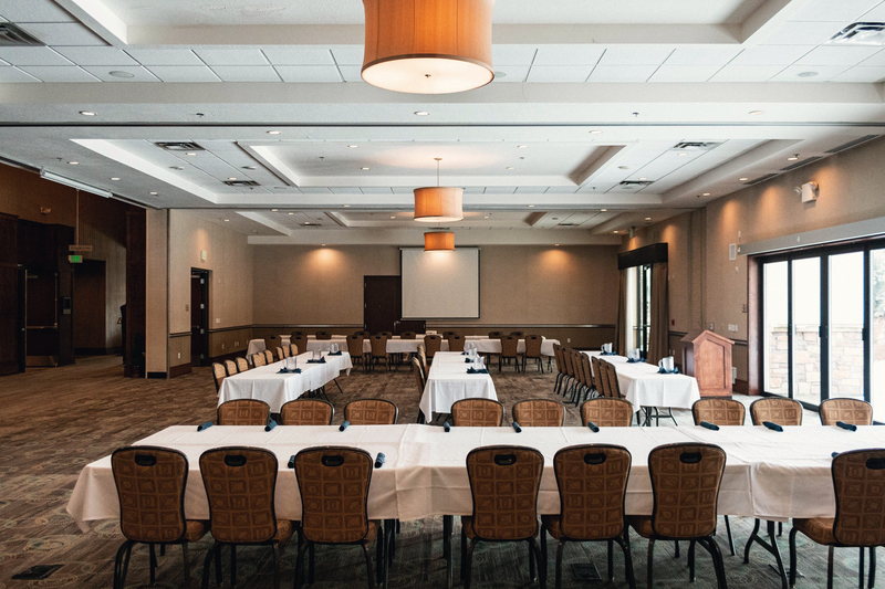 The Cottonwood, Juniper and Elm airwalls opened into one long room set in classroom rows facing a projection screen.